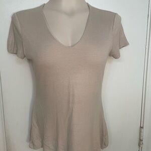 Truth Ribbed V-Neck Short Sleeve Tee in Taupe